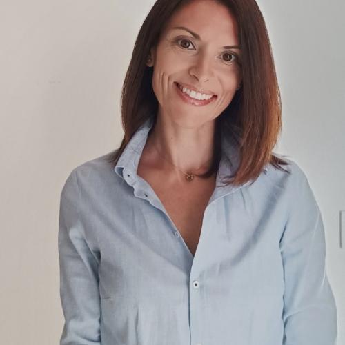 Sandrine L. - Gestora administrativa Digital con IA