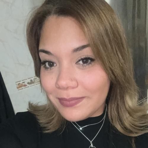 Valentina D. - Especialista en Ventas & Marketing Digital